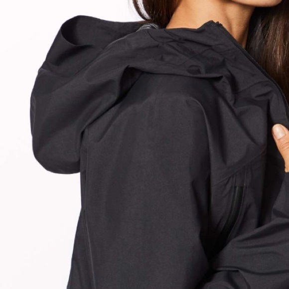 NWT BLACK LULULEMON RESIST THE MIST JACKET - - 8 - Picture 3 of 5